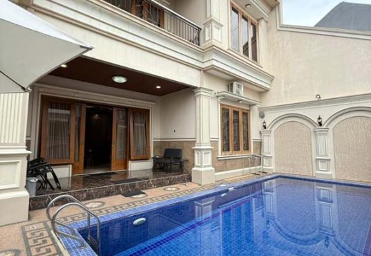 Rumah Villa Mewah Mediteran dekat Tugu Jogja
