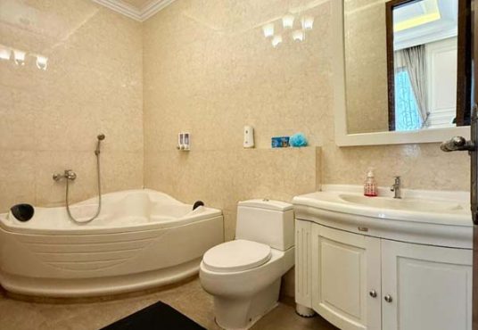 Rumah Villa Mewah Mediteran dekat Tugu Jogja