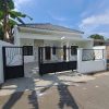 Rumah Baru Putih Limasan Modern Utara Pasar Godean