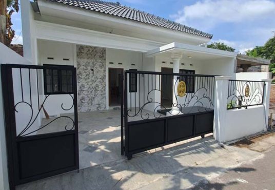 Rumah Baru Putih Limasan Modern Utara Pasar Godean