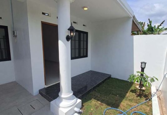 Rumah Baru Putih Limasan Modern Utara Pasar Godean