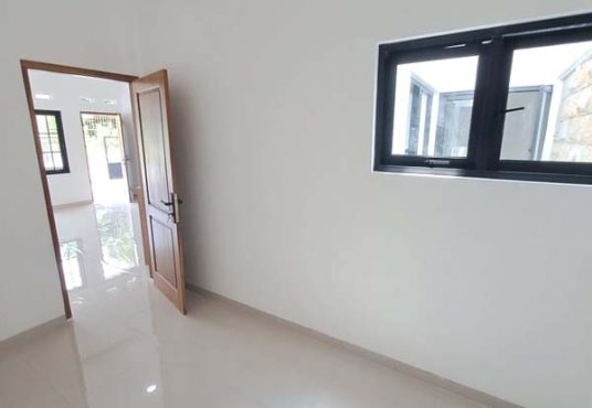 Rumah Baru Putih Limasan Modern Utara Pasar Godean