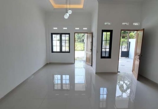 Rumah Baru Putih Limasan Modern Utara Pasar Godean