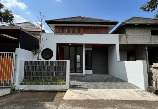 Rumah Cantik Japandi Modern Dekat Masjid Agung dan Perkantoran Pemda Bantul