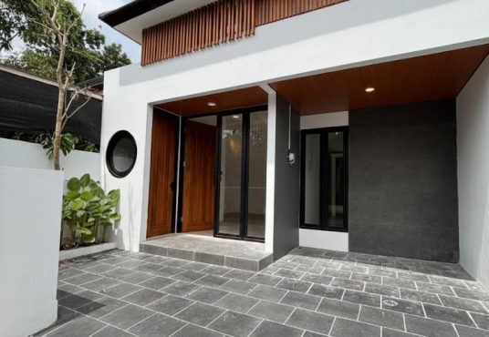 Rumah Cantik Japandi Modern Dekat Masjid Agung dan Perkantoran Pemda Bantul