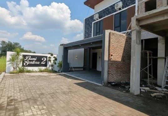Bumi Sentosa 2 - Dijual Rumah 2 Lantai Baru Full Furnished Dekat SD Model