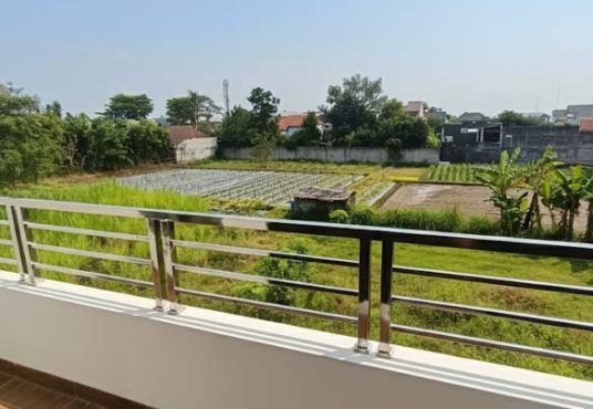 Bumi Sentosa 2 - Dijual Rumah 2 Lantai Baru Full Furnished Dekat SD Model