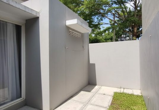 DIJUAL RUMAH MEWAH TANAH LUAS SIAP HUNI POJOK Perumahan Elite Citra Grand Mutiara