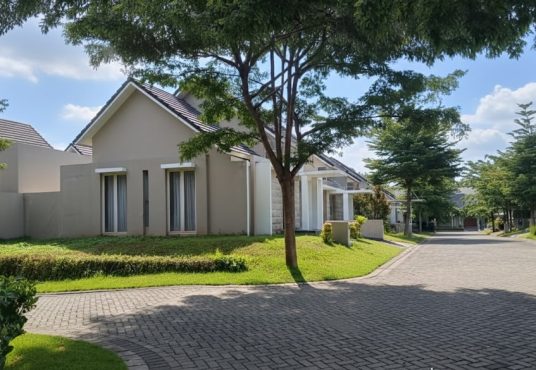 DIJUAL RUMAH MEWAH TANAH LUAS SIAP HUNI POJOK Perumahan Elite Citra Grand Mutiara