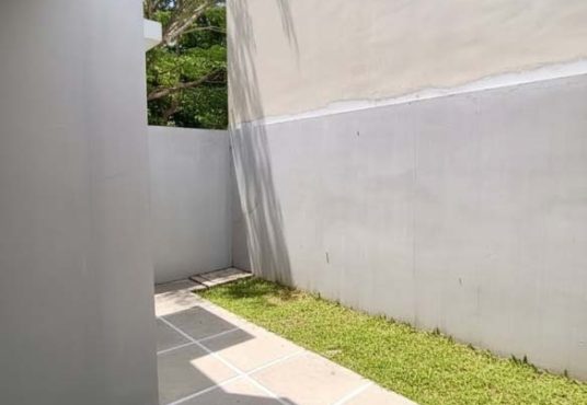 DIJUAL RUMAH MEWAH TANAH LUAS SIAP HUNI POJOK Perumahan Elite Citra Grand Mutiara