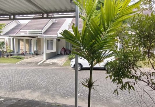 DIJUAL RUMAH MEWAH TANAH LUAS SIAP HUNI POJOK Perumahan Elite Citra Grand Mutiara