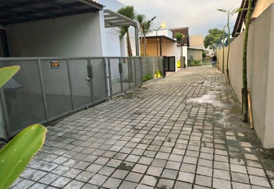 Rumah Cantik Eksotik Full Furnished Dalam Cluster 4 Unit Jalan Kaliurang Km 10 Dekat UII dan UGM