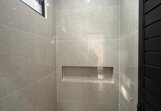 RUMAH MEWAH 2 LANTAI FURNISHED MURAH DI PONDOK INDAH RESIDENCE JAKAL KM 13