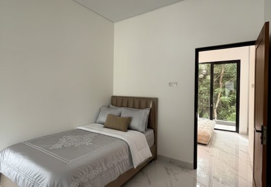 RUMAH MEWAH 2 LANTAI FURNISHED MURAH DI PONDOK INDAH RESIDENCE JAKAL KM 13