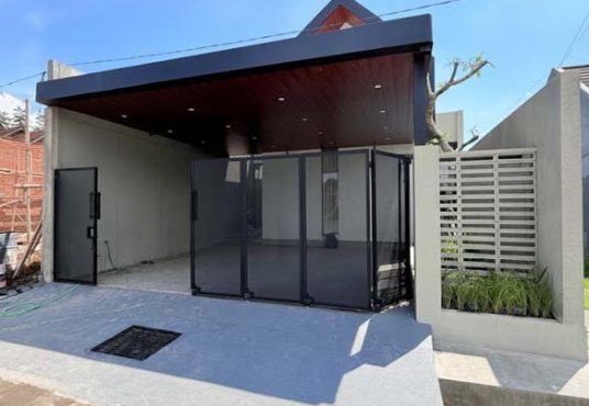 Rumah Mewah Baru Full Furnished Tanah Luas Dekat Exit Tol Purwomartani Kalasan