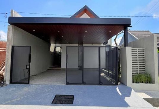 Rumah Mewah Baru Full Furnished Tanah Luas Dekat Exit Tol Purwomartani Kalasan