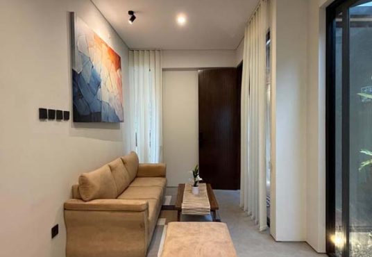 Rumah Mewah Baru Full Furnished Tanah Luas Dekat Exit Tol Purwomartani Kalasan