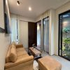 Rumah Mewah Baru Full Furnished Tanah Luas Dekat Exit Tol Purwomartani Kalasan