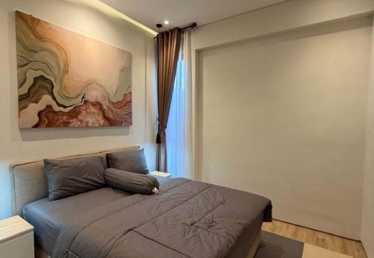 Rumah Mewah Baru Full Furnished Tanah Luas Dekat Exit Tol Purwomartani Kalasan