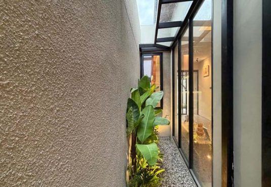 Rumah Mewah Baru Full Furnished Tanah Luas Dekat Exit Tol Purwomartani Kalasan