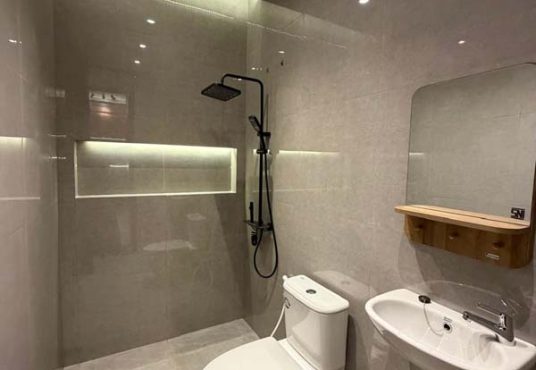 Rumah Mewah Baru Full Furnished Tanah Luas Dekat Exit Tol Purwomartani Kalasan