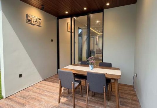 Rumah Mewah Baru Full Furnished Tanah Luas Dekat Exit Tol Purwomartani Kalasan