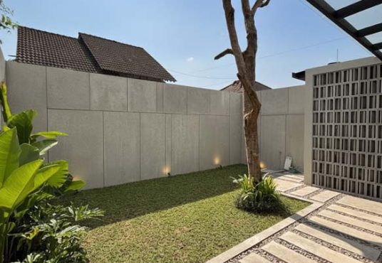 Rumah Mewah Baru Full Furnished Tanah Luas Dekat Exit Tol Purwomartani Kalasan