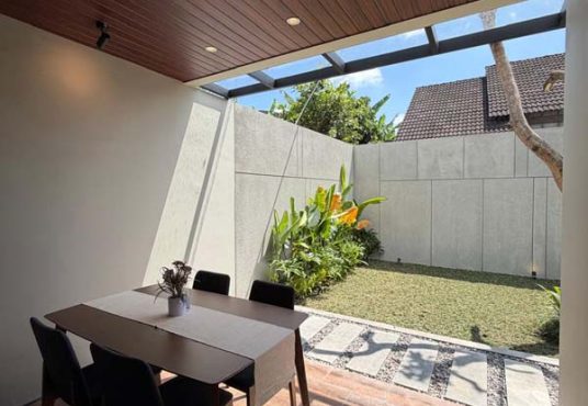 Rumah Mewah Baru Full Furnished Tanah Luas Dekat Exit Tol Purwomartani Kalasan