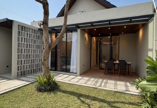 Rumah Mewah Baru Full Furnished Tanah Luas Dekat Exit Tol Purwomartani Kalasan