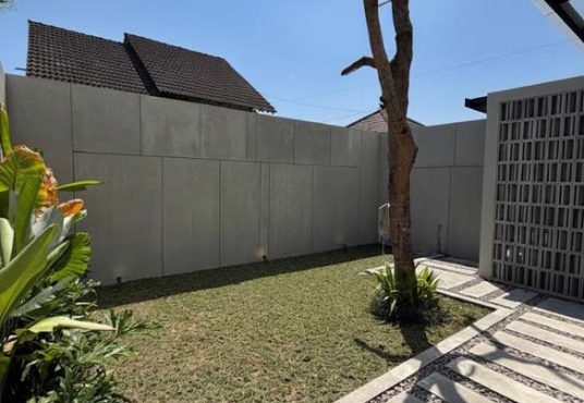 Rumah Mewah Baru Full Furnished Tanah Luas Dekat Exit Tol Purwomartani Kalasan