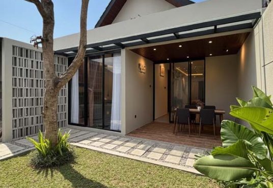 Rumah Mewah Baru Full Furnished Tanah Luas Dekat Exit Tol Purwomartani Kalasan