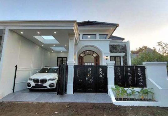 Rumah Mewah klasik modern dekat UII Jakal