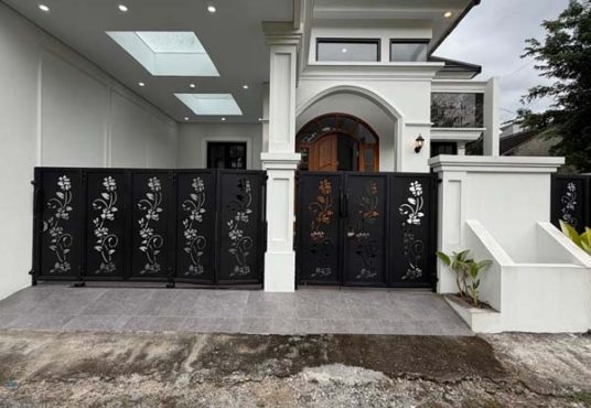 Rumah Mewah klasik modern dekat UII Jakal