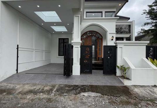 Rumah Mewah klasik modern dekat UII Jakal