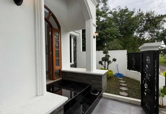 Rumah Mewah klasik modern dekat UII Jakal