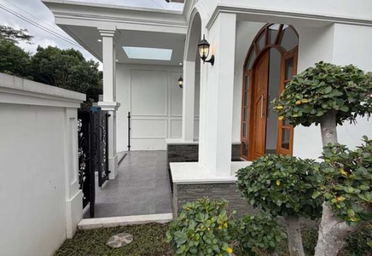 Rumah Mewah klasik modern dekat UII Jakal