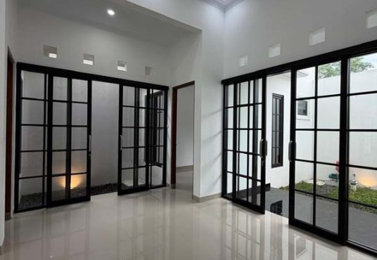 Rumah Mewah klasik modern dekat UII Jakal