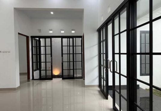 Rumah Mewah klasik modern dekat UII Jakal