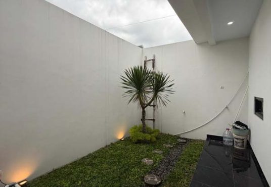 Rumah Mewah klasik modern dekat UII Jakal