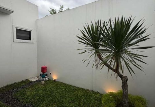 Rumah Mewah klasik modern dekat UII Jakal