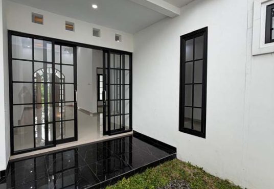Rumah Mewah klasik modern dekat UII Jakal