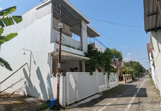 Rumah 2 Lantai Siap huni di utara Stadion Maguwo, dekat Jogja Bay dan SD Model