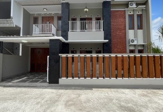 Rumah 2 lantai Semi Furnished Tanah Luas Tamanmartani dekat Prambanan