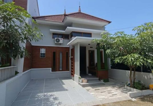 DISEWAKAN RUMAH dengan Fasilitas VILLA dekat Jombor