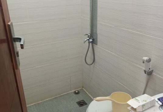 DISEWAKAN RUMAH dengan Fasilitas VILLA dekat Jombor