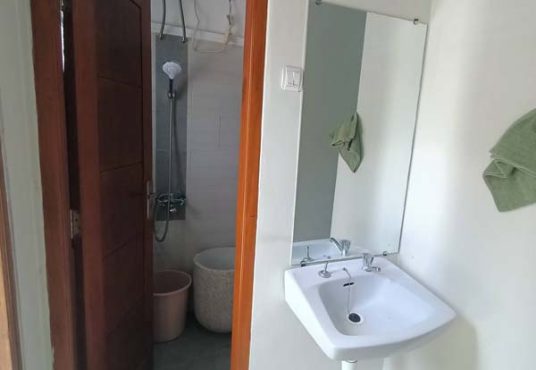 DISEWAKAN RUMAH dengan Fasilitas VILLA dekat Jombor