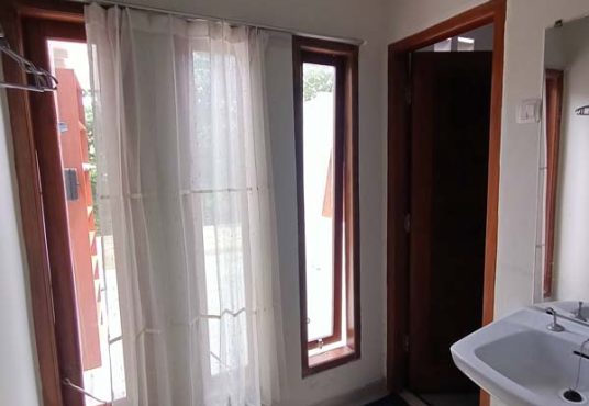 DISEWAKAN RUMAH dengan Fasilitas VILLA dekat Jombor