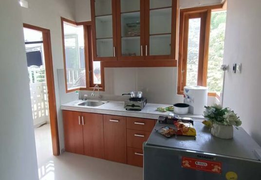 DISEWAKAN RUMAH dengan Fasilitas VILLA dekat Jombor