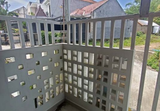 DISEWAKAN RUMAH dengan Fasilitas VILLA dekat Jombor