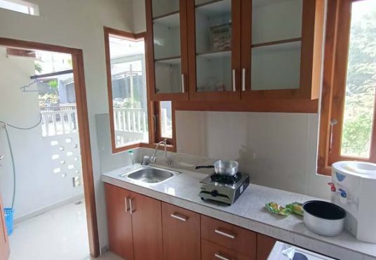 DISEWAKAN RUMAH dengan Fasilitas VILLA dekat Jombor